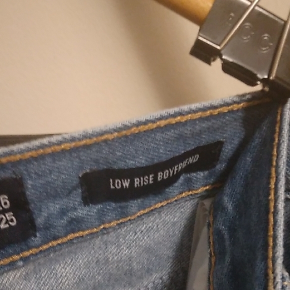 Women's Hollister Low Rise Boyfriend Distressed Jeans - Picture 11 of 16